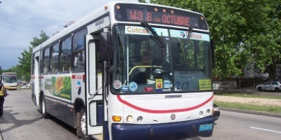 Robaron al conductor, rompieron el mnibus y agredieron a un peatn