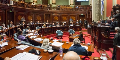 El Parlamento suspendi� sesiones por varios casos de covid-19