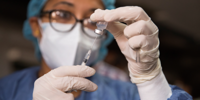 Personal sanitario empez� a recibir la vacuna anticovid de Pfizer