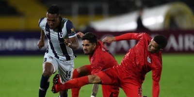 Libertad saca empate sufrido con la U Cat�lica pero avanza a la Fase 3