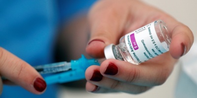 La agencia sanitaria francesa pide no dar AstraZeneca a menores de 55 a�os