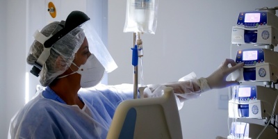 Brasil pide auxilio ante escasez de insumos para intubar pacientes con covid