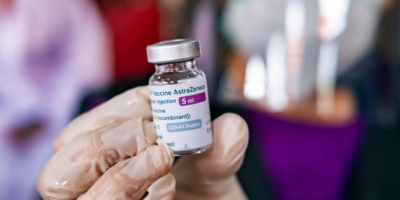 Dos militares ucranianos mueren despu�s de vacunarse con AstraZeneca