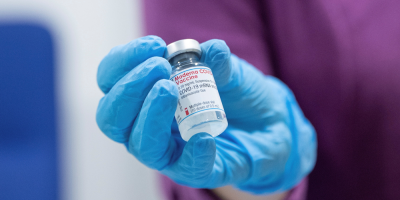 Vacunas de Pfizer y Moderna son efectivas en mujeres embarazadas y lactantes