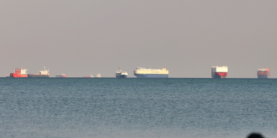 M�s de 230 barcos a la espera de poder atravesar el canal de Suez bloqueado