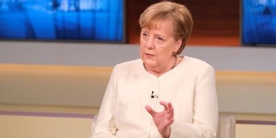 Merkel se declara partidaria de restringir movimientos en Alemania
