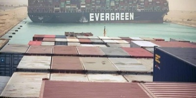 Al Sisi dice que los egipcios consiguieron solucionar la crisis de canal Suez