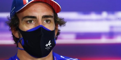 Alonso abandon� porque un papel de s�ndwich cay� en el conducto de freno