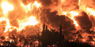 Consiguen controlar un gran incendio declarado en una refiner�a de Indonesia