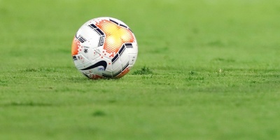 Pe�arol gan� y aguarda 