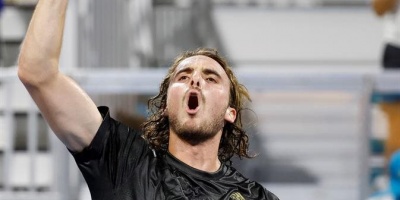 El griego Tsitsip�s pasa a octavos tras dejar en el camino a Kei Nishikori