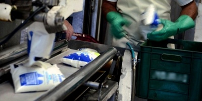 Rige desde este martes un aumento de un peso en el precio de la leche tarifada