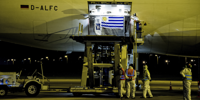 Arrib� el primer lote de las dosis de AstraZeneca