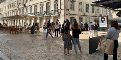 "Ya no pod�amos m�s": Portugal recupera tras 80 d�as sus terrazas y tiendas