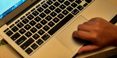 Modelo afrodominicana denuncia contra insultos racistas