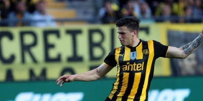 Pe�arol sale a escena