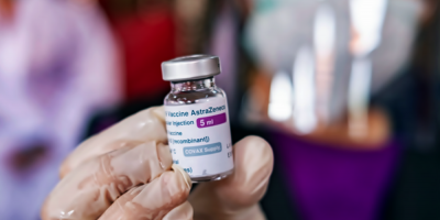 Oxford suspende los ensayos con nios de la vacuna de AstraZeneca