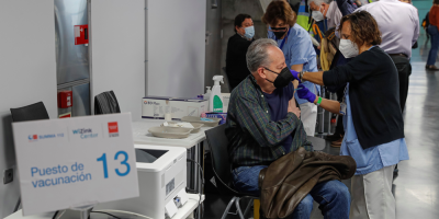 OMS no logra objetivo de iniciar la vacunaci�n en todo el mundo en 100 d�as