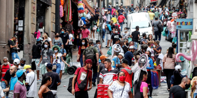 Brasil empieza vacunaci�n contra la gripe en la peor fase de la covid