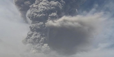 Volc�n en San Vicente vuelve a erupcionar y lanza columna de 17 kil�metros