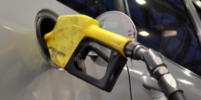 El gobierno resolvi� mantener los precios de los combustibles