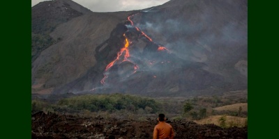 Alertan sobre el avance de r�os de lava del volc�n Pacaya en Guatemala