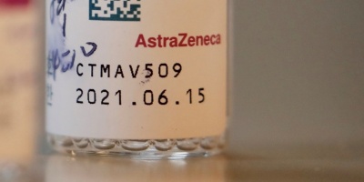 Dinamarca suspende definitivamente vacuna de AstraZeneca por casos an�malos