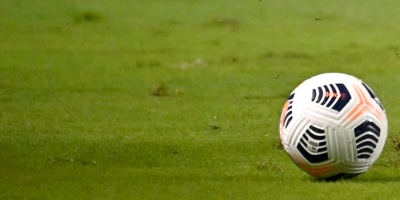 Apedrean el autob�s del Real Madrid a su llegada a Anfield, una luna rota