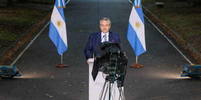 Argentina endureci� toque de queda y vuelve a cerrar escuelas en Buenos Aires