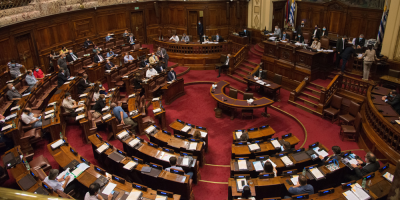 Parlamento aprob� el impuesto que grava los salario p�blicos altos