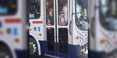 Tras viralizarse foto de un �mnibus con pasajeros parados hasta la puerta, CUTCSA asegur� que se trat� de un caso excepcional