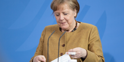 Merkel recibe la primera dosis de la vacuna de AstraZeneca