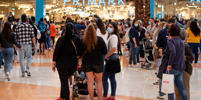 Filas en las tiendas marcan las primeras horas de la reapertura en Portugal
