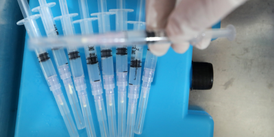 Llegaron a Brasil insumos para producir 5 millones de nuevas vacunas anticovid