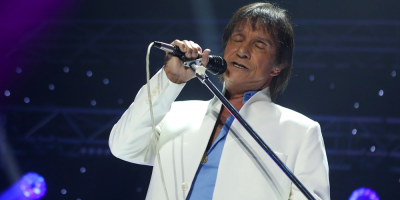 El reconocido cantante brasile�o Roberto Carlos cumple 80 a�os