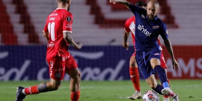 Nacional cay� en el debut