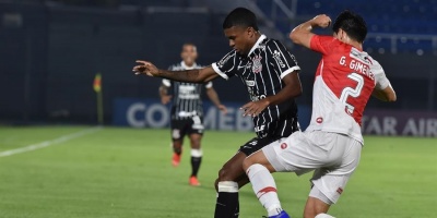 Azcona lo para todo y Corinthians no pasa del empate ante River Plate