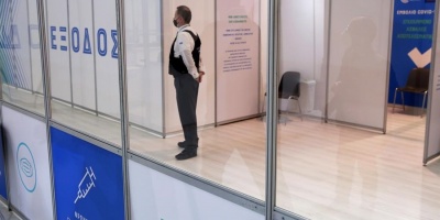 Grecia comienza a vacunar contra la covid a los treinta�eros