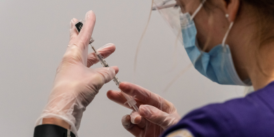 Casi 600.000 personas ya han recibido las dos dosis de la vacuna contra la Covid-19