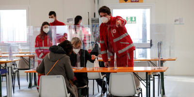 Italia eval�a extender la vacunaci�n con Astrazeneca a menores de 60 a�os