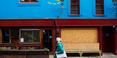 Irlanda inicia baja de restricciones con apertura de comercio no esencial