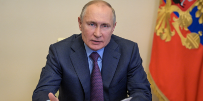 Putin dice que tiene anticuerpos y anima a los rusos a vacunarse sin falta