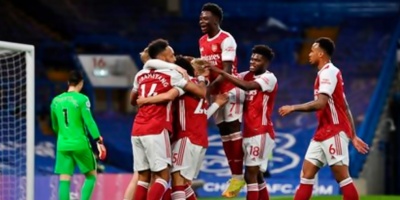 El Arsenal gana el c�sico al Chelsea y se acerca a Europa