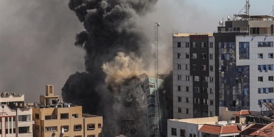 Israel bombardea otra torre en Gaza, sede de la agencia AP y de Al Jazeera