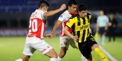 Pe�arol cay� en Asunci�n