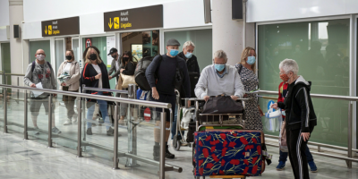 Viajeros vacunados o que tuvieron COVID-19 sin cuarentena