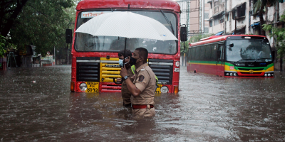 La India evacua a un mill�n de personas ante la llegada del cicl�n Yaas