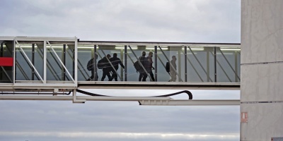 Eliminan cuarentena para visitantes que hayan tenido coronavirus y para vacunados