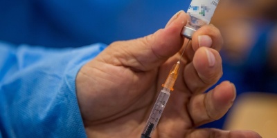 Unos 120.000 adolescentes de entre 12 y 17 a�os anotados para vacunarse con Pfizer