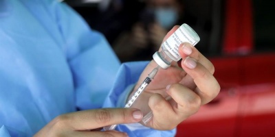 Vacunan adolescentes desde el mi�rcoles